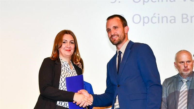 Ministar Erlić uručio ugovore vrijedne više od pet milijuna eura